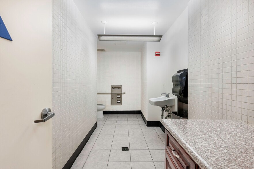 More Photos Of 225 E 6th St, Long Beach Medical For Lease