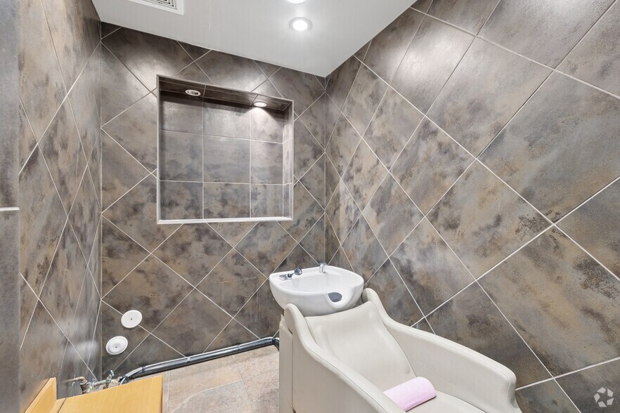 More Photos Of 1342 W Warner Rd, Tempe Unknown For Lease