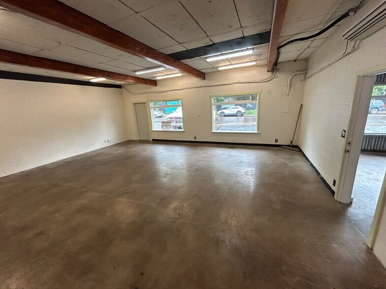More Photos Of 245 Van Buren St, Eugene Freestanding For Lease