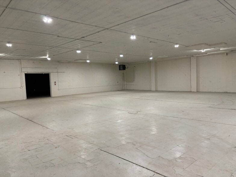 More Photos Of 500 Auburn Rd, Pontiac Warehouse For Lease