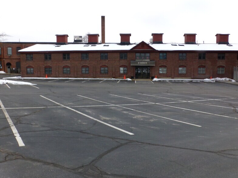 More Photos Of 67 Water St, Laconia Medical For Lease