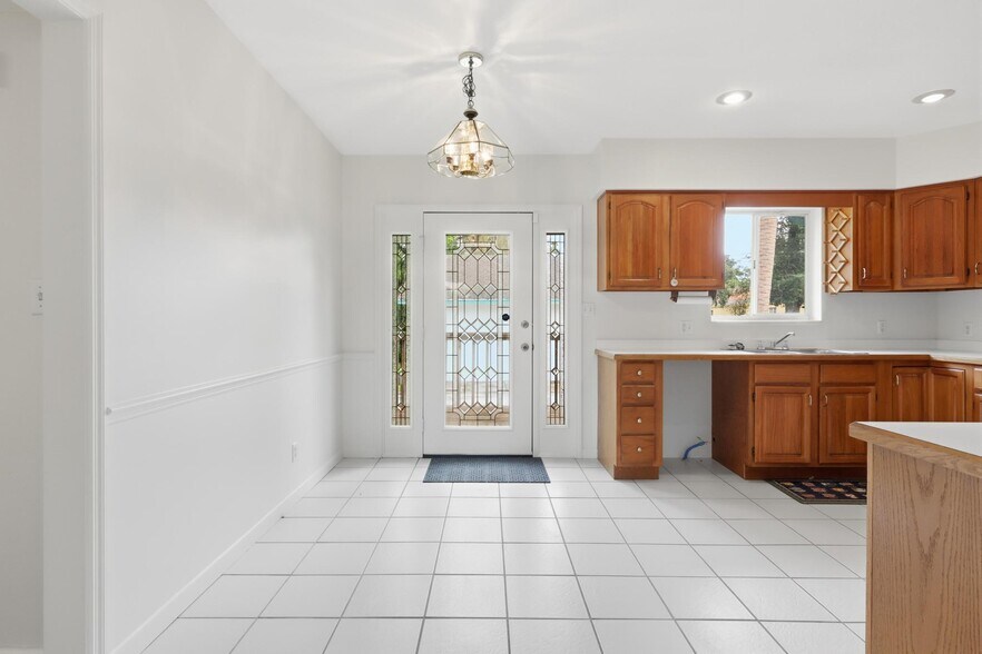 More Photos Of 901 W New York Ave, Deland Office For Lease