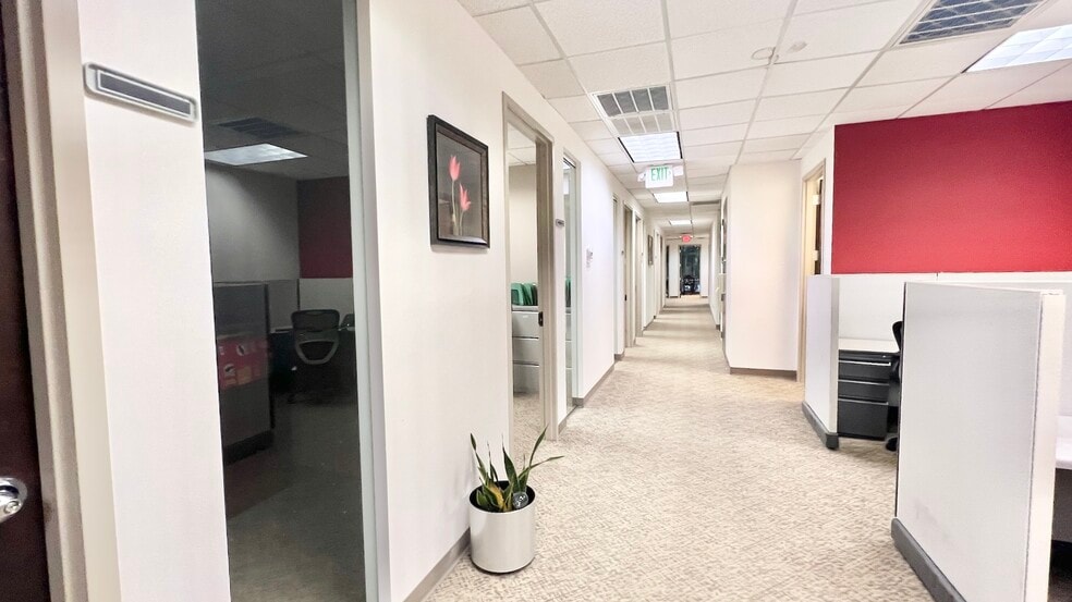More Photos Of 8800 Roswell Rd, Sandy Springs Office For Sale