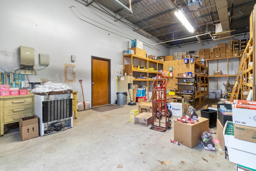 More Photos Of 8004-8008 Castleway Dr, Indianapolis Flex For Sale