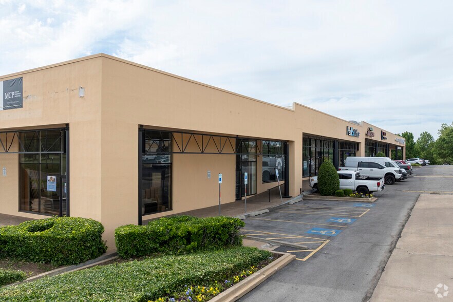 More Photos Of 4002-4020 S Yale Ave, Tulsa General Retail For Lease