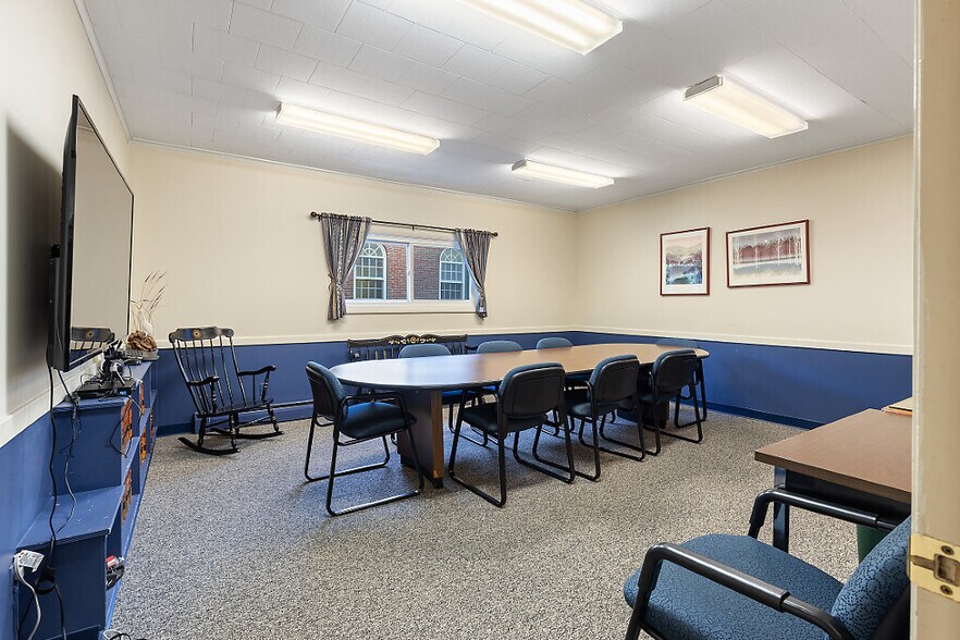 More Photos Of 44 Elm St, Waterville Office For Sale