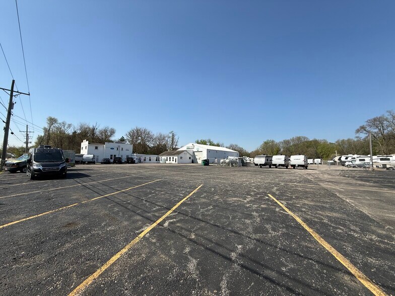More Photos Of 25514 N Il Route 83, Long Grove Auto Dealership For Lease