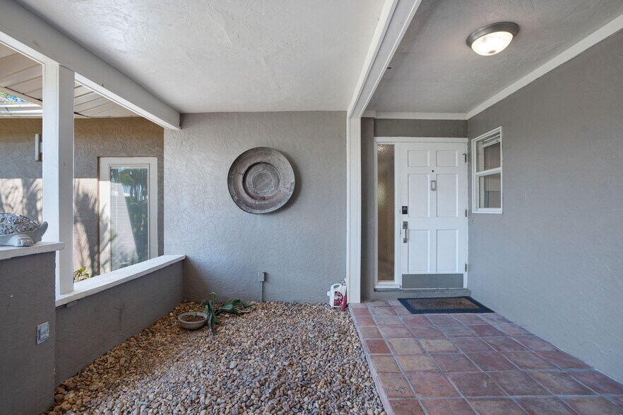 More Photos Of 1884 Southpointe Dr, Sarasota Apartments For Sale