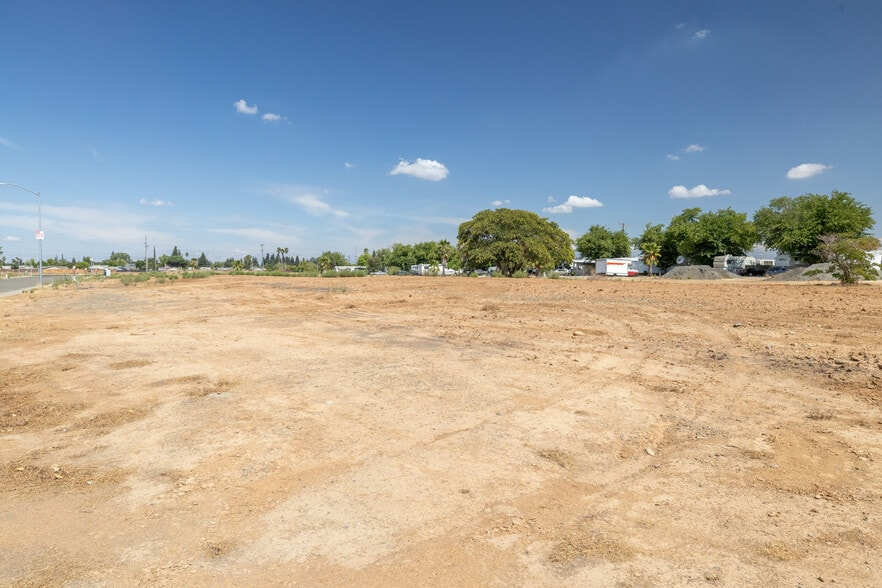 More Photos Of 3731 Bombardier Ct, Sacramento Industrial For Lease