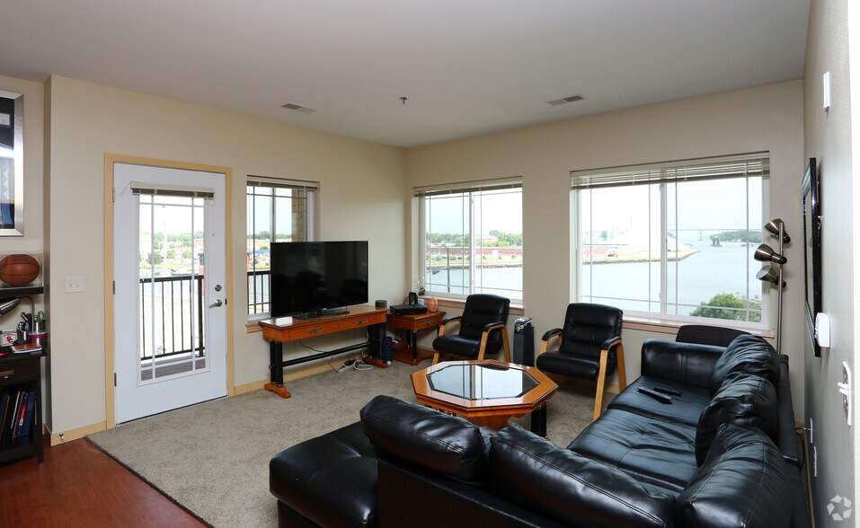 More Photos Of 401 N Washington St, Green Bay Apartments For Lease