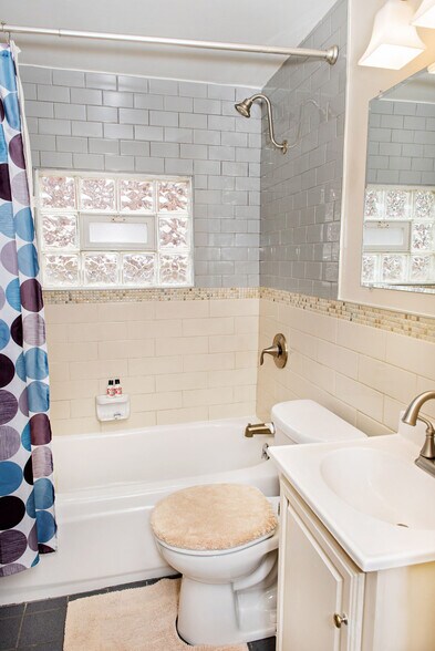 More Photos Of 56 El Paso Blvd, Manitou Springs Hotel For Sale