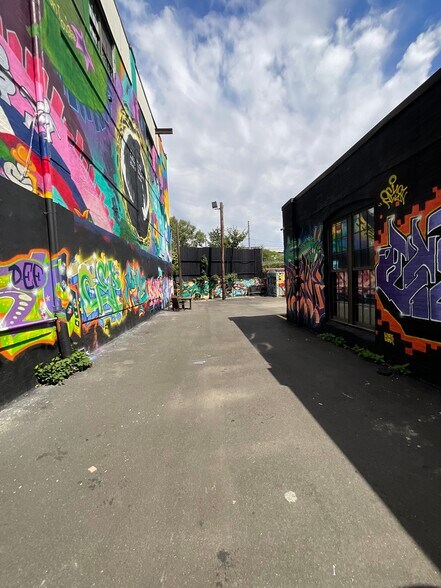 More Photos Of 86-90 Forrest St, Jersey City Warehouse For Lease