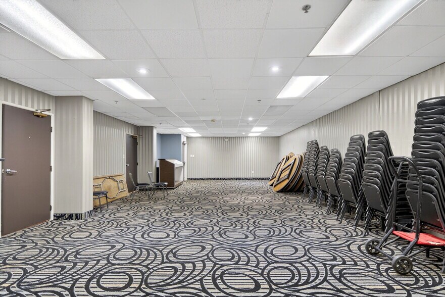 More Photos Of 3 Watervliet Avenue Ext, Albany Hotel For Sale