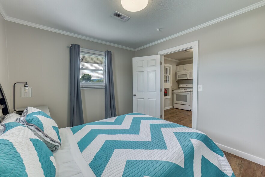 More Photos Of 1300 Holyoke St, Kingsport Apartments For Sale