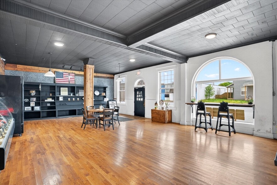 More Photos Of 33 W Olive St, Aurora General Retail For Sale