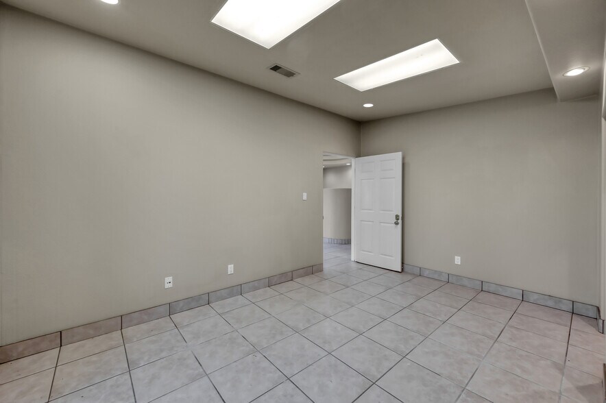 More Photos Of 32219 Tamina Rd, Magnolia Distribution For Lease