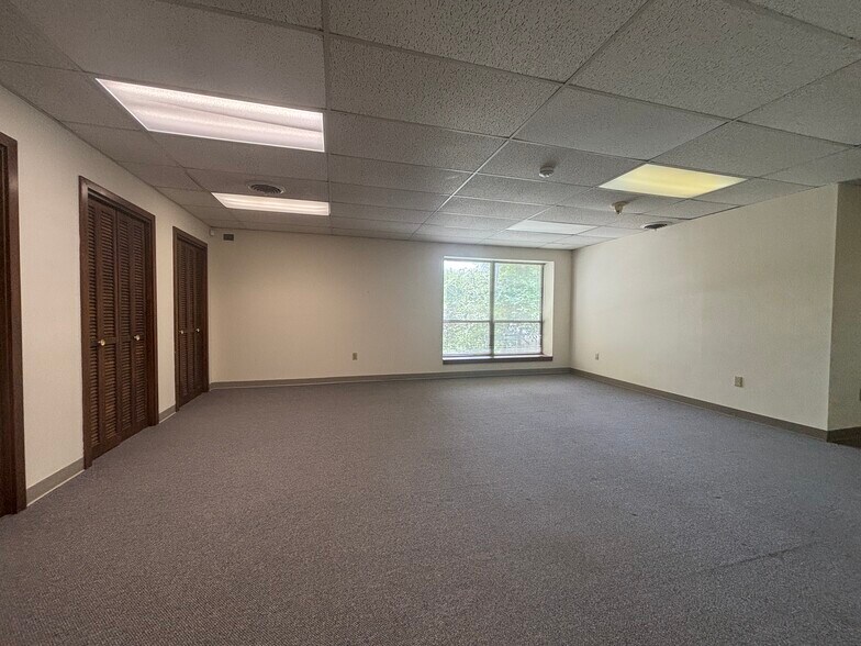 More Photos Of 13510 E Boundary Rd, Midlothian Office For Lease