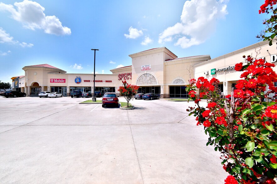 More Photos Of 11130 Gulf Fwy, Houston Unknown For Lease