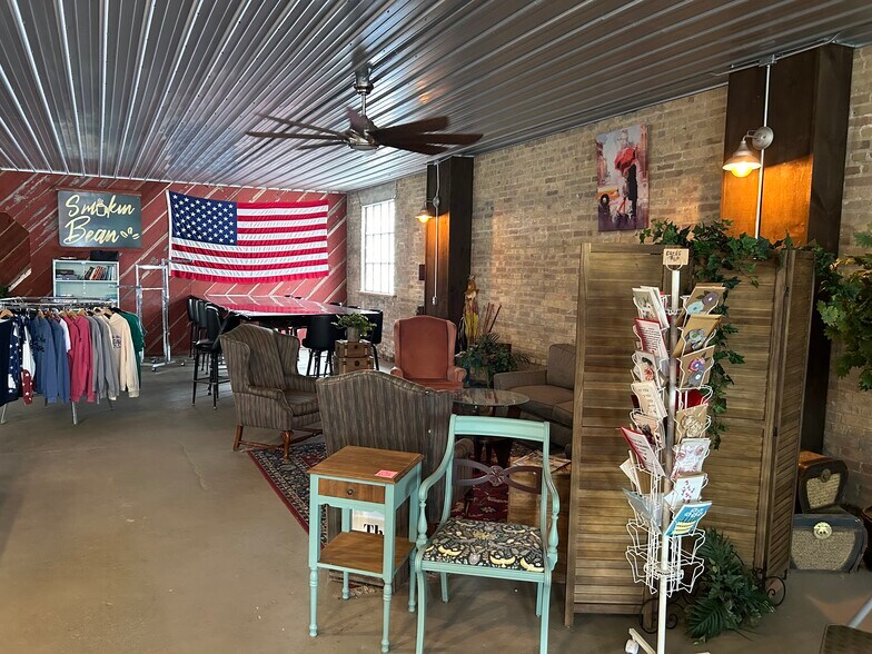 More Photos Of 215 Wolf River Dr, Fremont General Retail For Sale