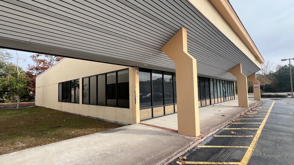 More Photos Of 1602-1670 W Airport Blvd, Sanford Unknown For Lease