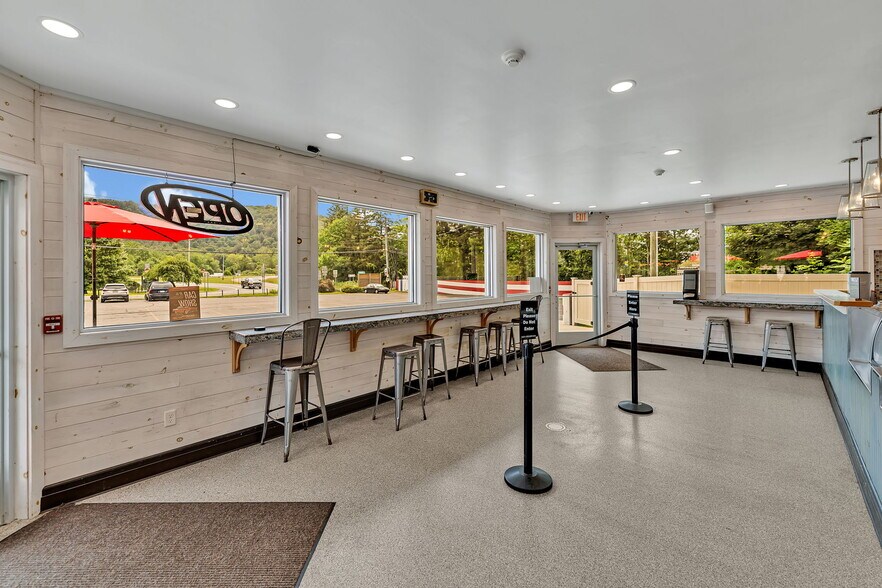 More Photos Of 1908 Old Route 17, Roscoe Restaurant For Sale