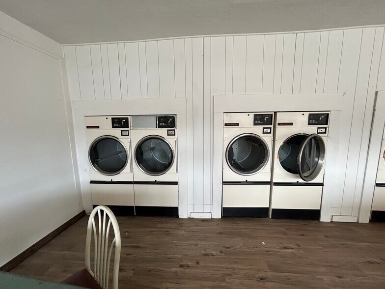 More Photos Of 6421 State Highway 31 E, Murchison Storefront For Sale