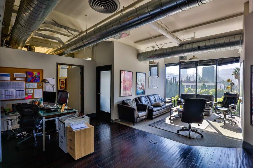 More Photos Of 4130 Cahuenga Blvd, Toluca Lake Office For Sale