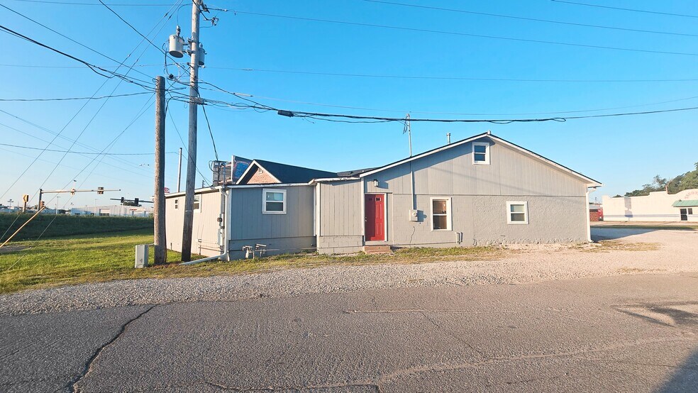 More Photos Of 1801 S National, Fort Scott Convenience Store For Sale