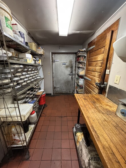 More Photos Of 572 2nd Ave, Troy Restaurant For Sale
