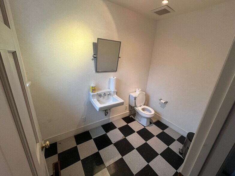 More Photos Of 439 Washington Rd, Woodbury Office For Sale