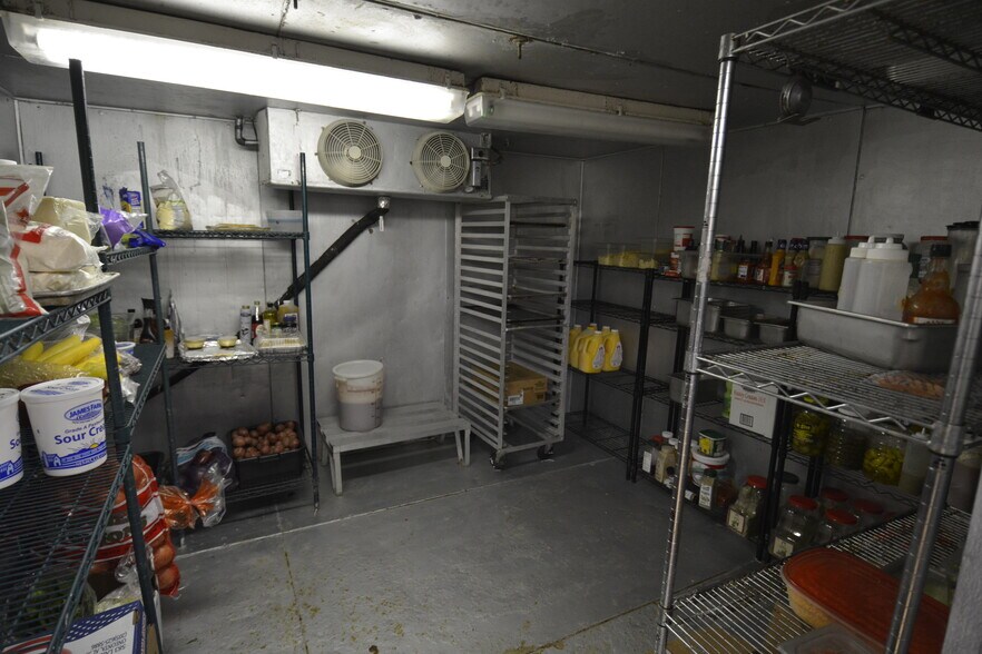 More Photos Of 101 N Us-17, Palatka Drugstore For Sale