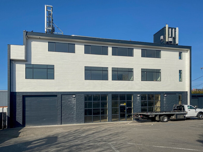 Primary Photo Of 22613 7th Ave S, Des Moines Freestanding For Lease