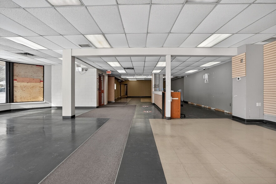 More Photos Of 812 Dundas St, London Freestanding For Sale