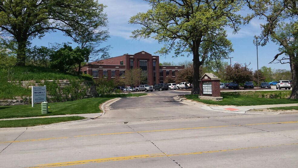 More Photos Of 36th and Raynor Pky, Bellevue Land For Sale