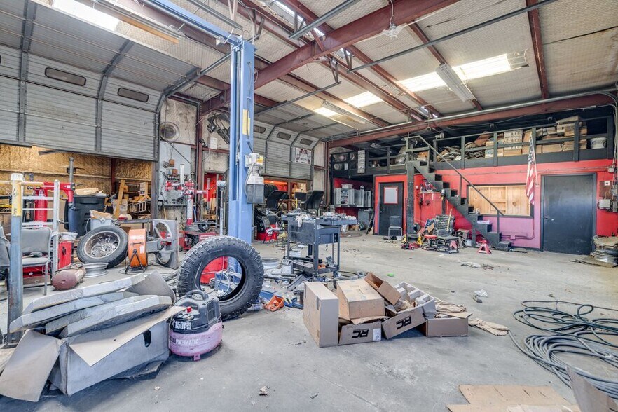 More Photos Of 1914 Cypress St, West Monroe Service For Sale