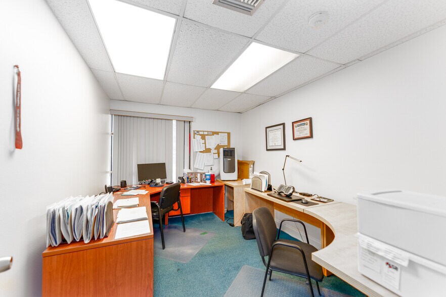 More Photos Of 31 Sarasota Center Blvd, Sarasota Office For Sale