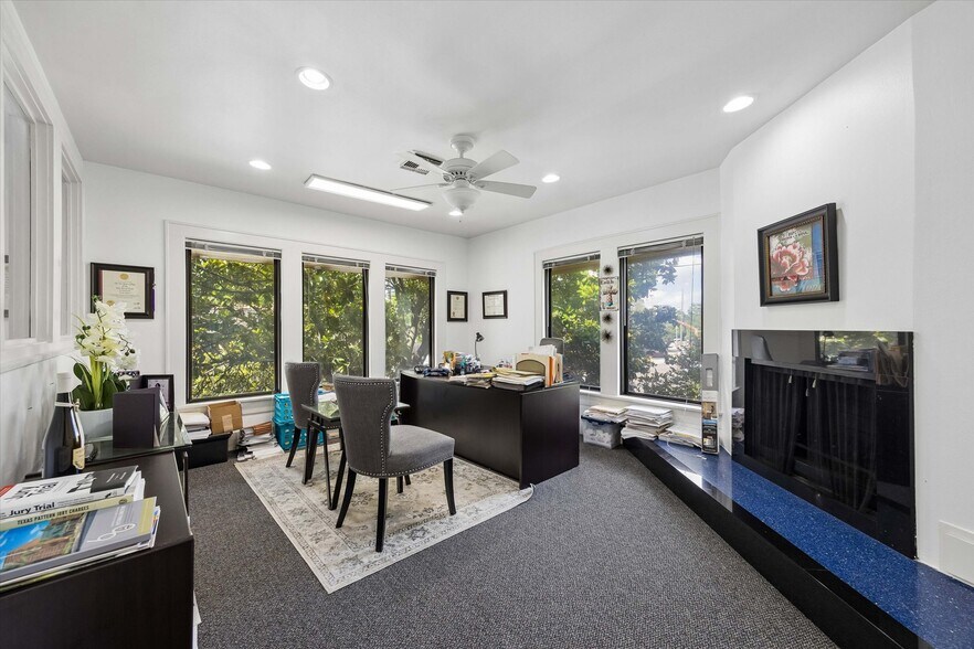 More Photos Of 1601 Westheimer Rd, Houston Office For Sale