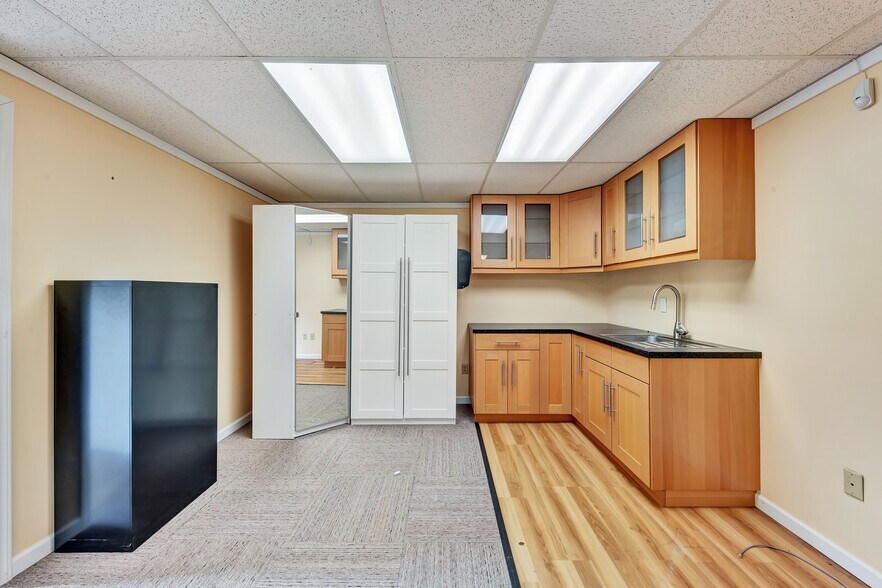 More Photos Of 329 Forest Grove Rd, Coraopolis Manufacturing For Lease