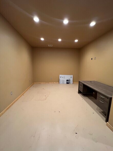 More Photos Of 13616 N 2920 Rd, Dover Warehouse For Sale