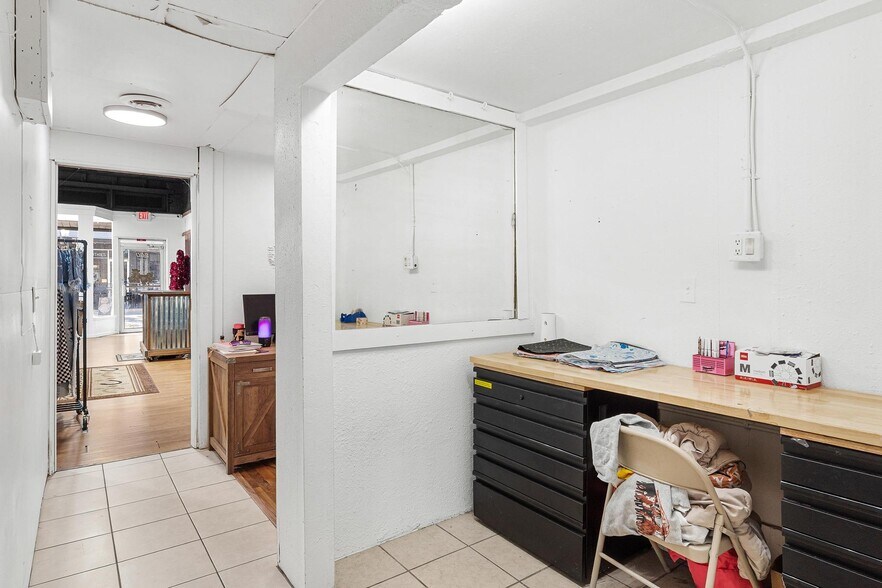 More Photos Of 200 W Main St, Leesburg Storefront Retail Residential For Lease