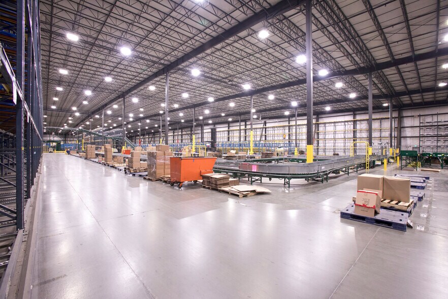 More Photos Of 1700 Schuster Rd, Delano Distribution For Lease