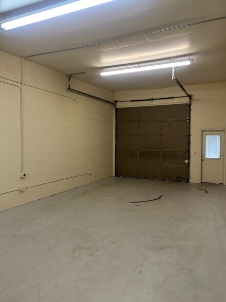 More Photos Of 118 E 37th St, Garden City Light Manufacturing For Lease