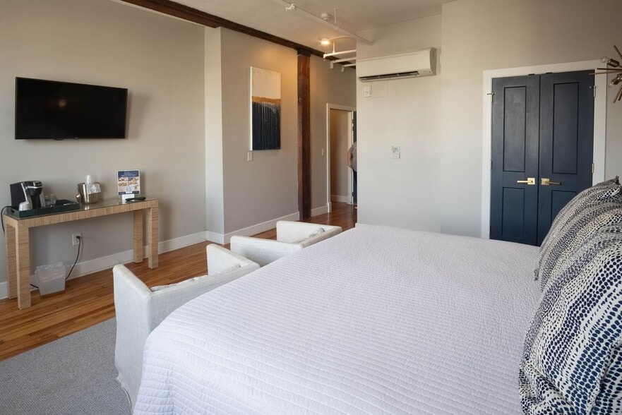 More Photos Of 315 N Court St, Florence Hotel For Sale