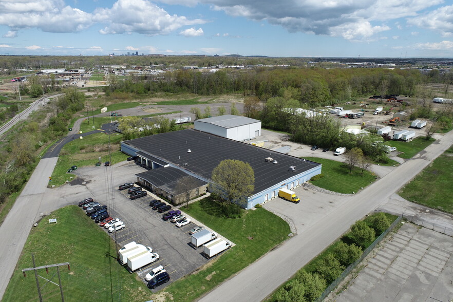 Primary Photo Of 350 Commerce Dr, Rochester Warehouse For Lease