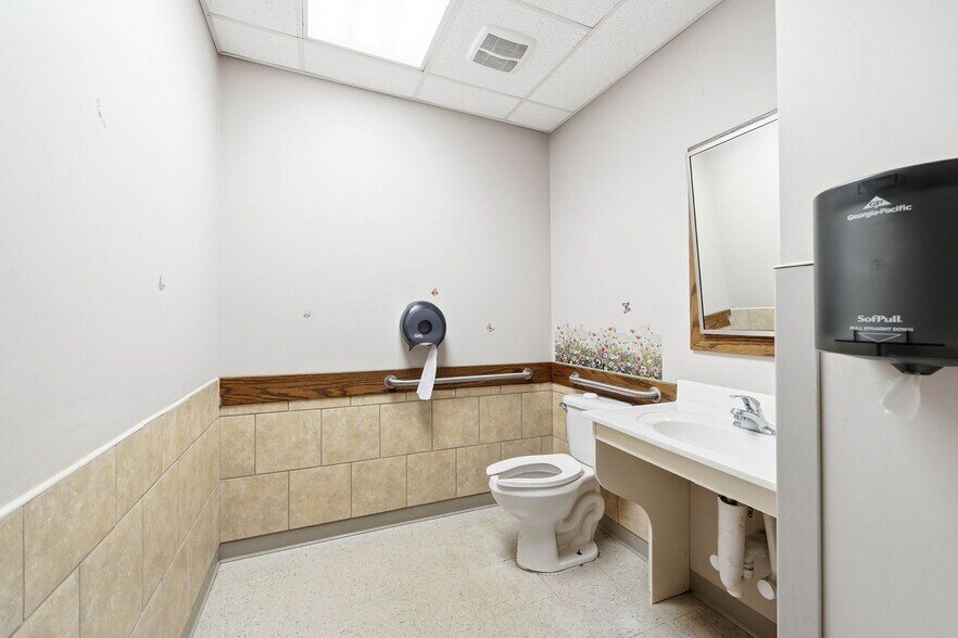 More Photos Of 329 Wesley St, Johnson City Medical For Sale