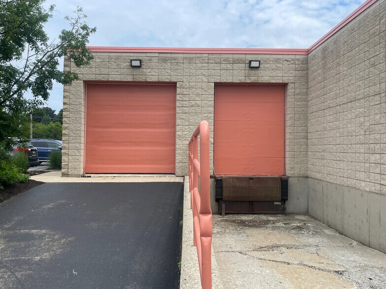 More Photos Of 6400 S Industrial Loop, Greendale Light Manufacturing For Sale