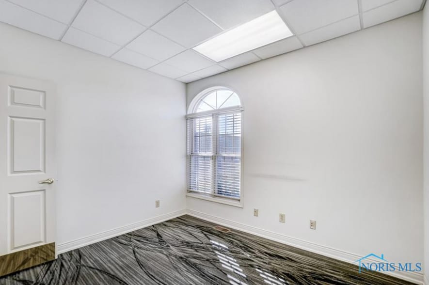 More Photos Of 2135 Tiffin Ave, Findlay Office For Sale
