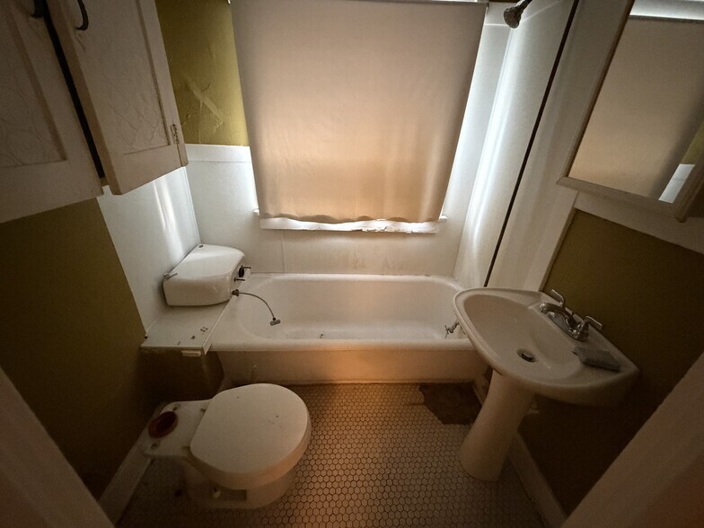 More Photos Of 2734 Charlotte St, Kansas City Apartments For Sale