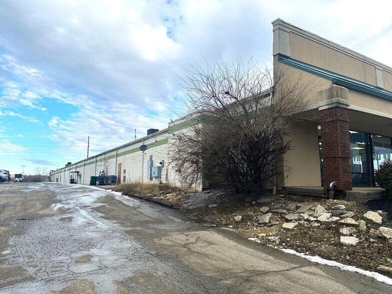 More Photos Of 8935-8947 Kingsridge Rd, Dayton Storefront Retail Office For Sale