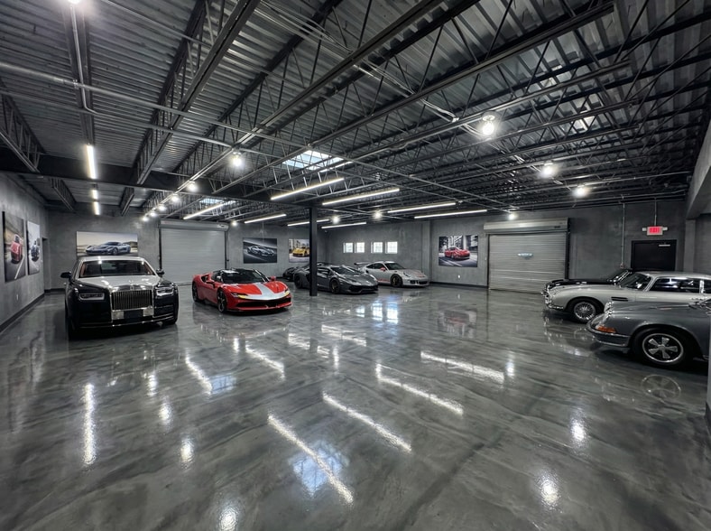 More Photos Of 32 Chichester Ave, Center Moriches Warehouse For Lease